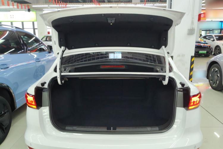 Used Geely Auto Emgrand 2026 Model 4th Generation 4 Millionth Anniversary Edition 1.5L CVT Feiyue Edition Trunk