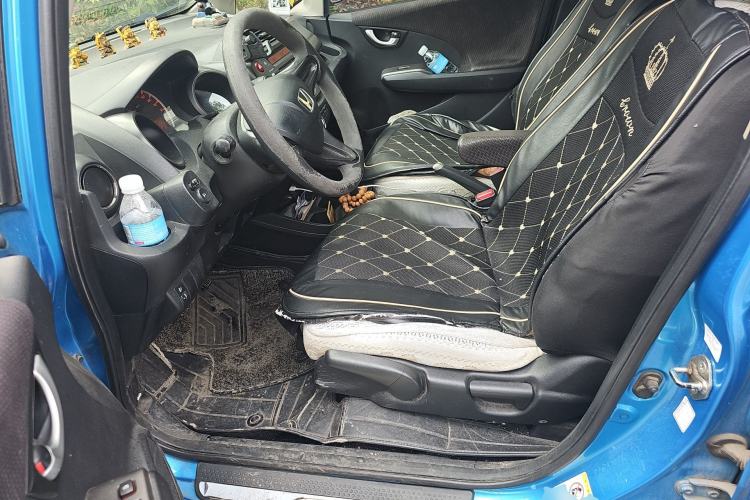 Used Honda Fit 2011 1.5L automatic panoramic sunroof version
