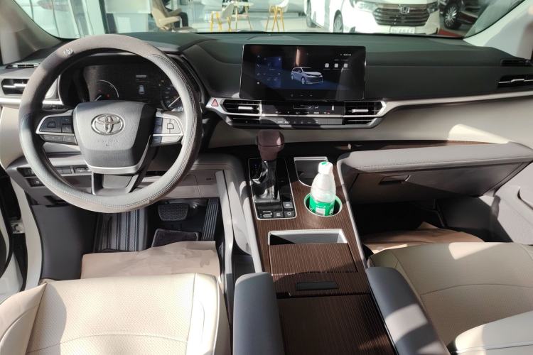 Used Toyota Sienna 2024 2.5L Hybrid Comfort Edition