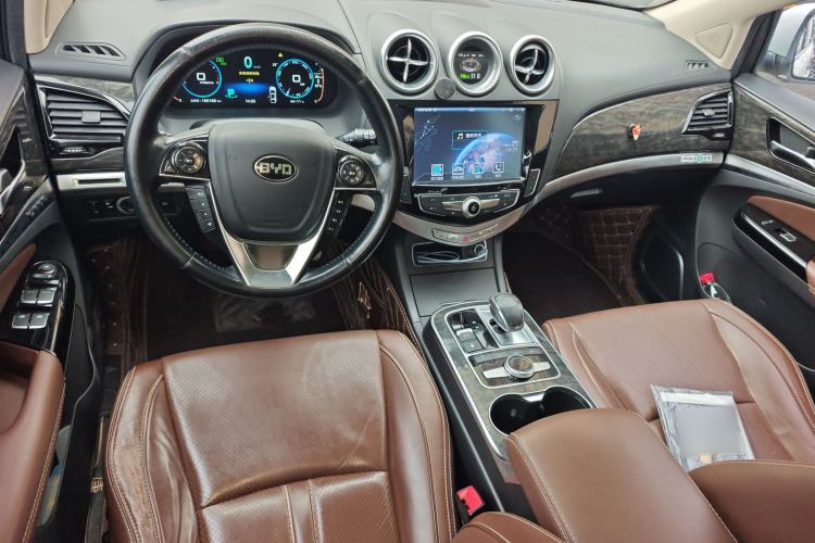 Used BYD Tang New Energy 2015 2.0T Four-Wheel-Drive Flagship Model
