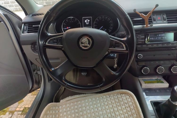 Used Skoda Octavia 2015 1.6L Manual Yijun Edition Steering Wheel