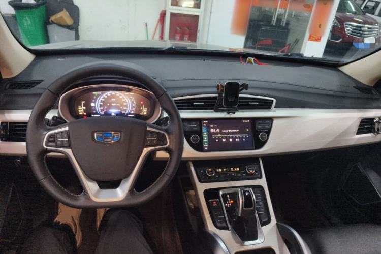 Used Geely Auto Emgrand X7 Sport 2020 1.8TD DCT Two-Wheel Drive Smart Connect 4G-Enabled Version Center Console