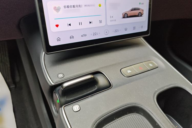 Used Nio ET5 2024 75 kWh Gear Lever