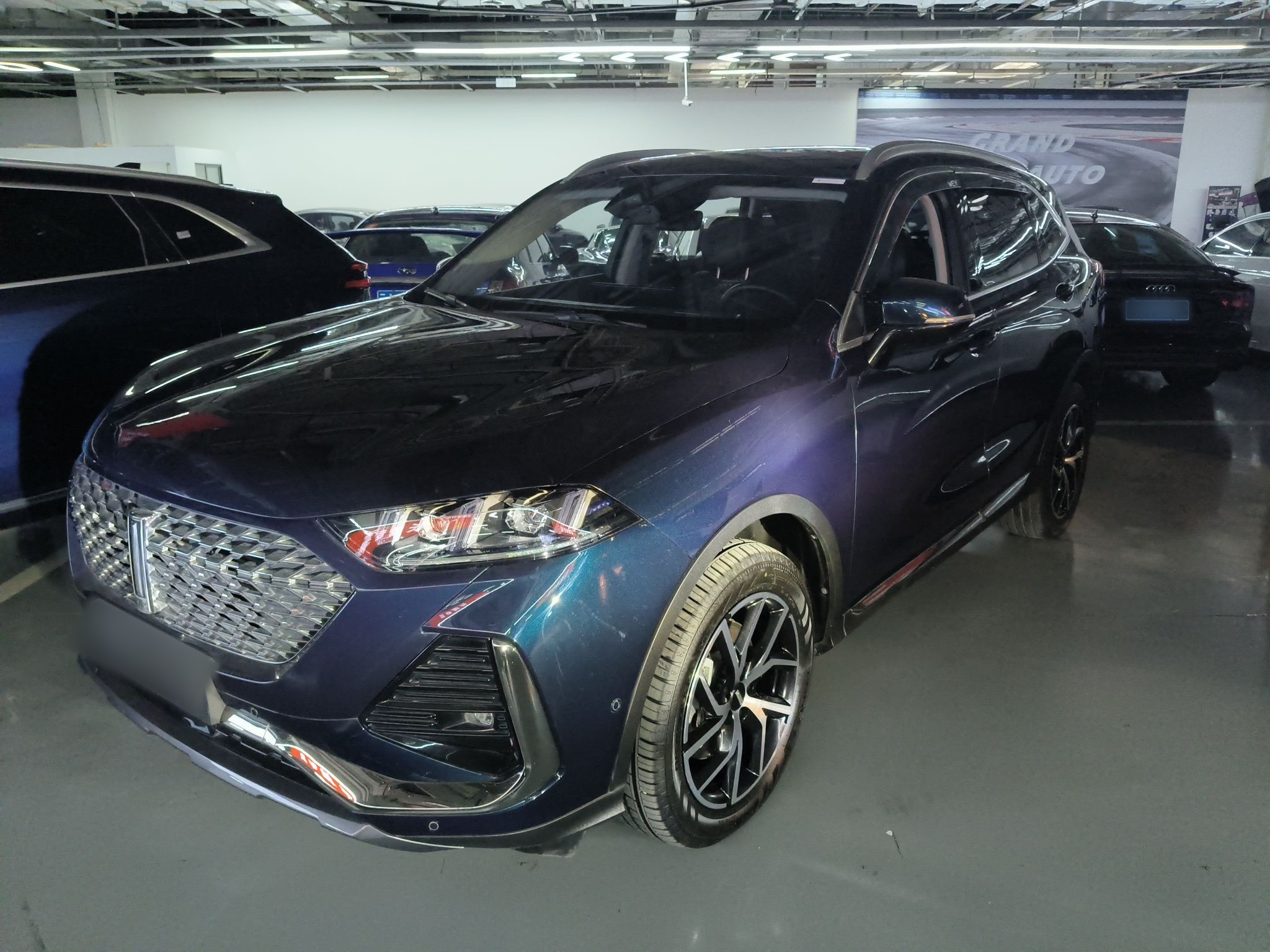 Под передней частью автомобиля