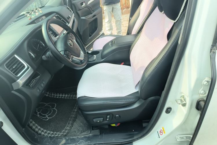 Used Toyota Highlander 2018 2.0T Four-Wheel Drive Luxury Edition 7 Seats China V Emission Standard
