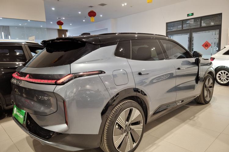 Used Lynk & Co 08 EM-P 2025 220 km All-Wheel-Drive Performance Halo
