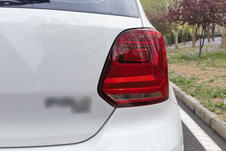 Used Volkswagen Polo 2016 1.6L Automatic Comfort Model Exterior 5