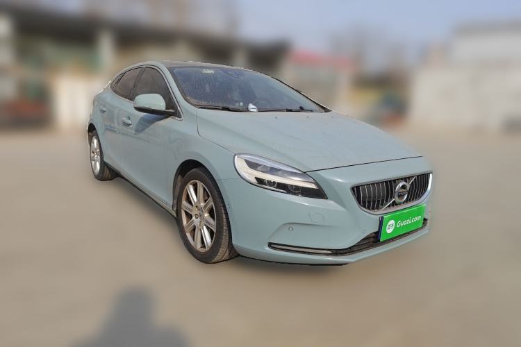 Used Volvo V40 2017 T3 Zhiya Edition Front Right 45 Deg