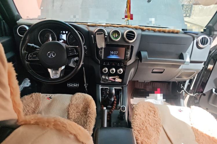 Used BAIC Off-Road BJ40 2016 40L 2.3T Automatic All-Wheel Drive Premium Edition Center Console