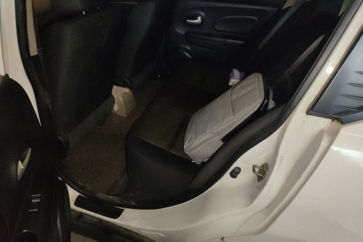 Used Venucia R50 2013 1.6L Automatic Fashion Edition