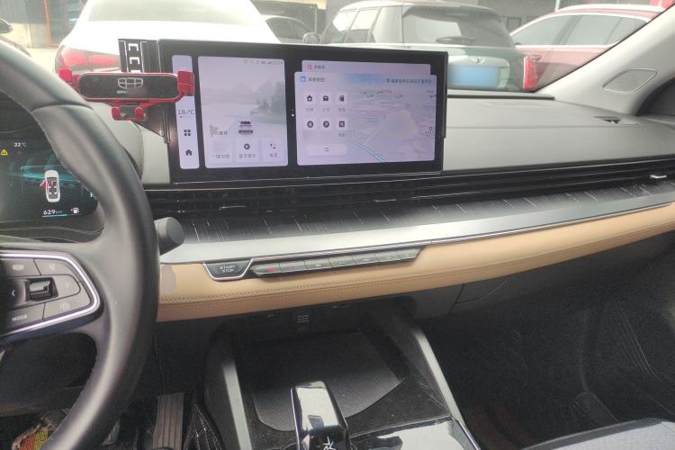 Used Geely Auto Emgrand L HiP 2024 Longteng Edition 1.5TD-DHT Pro 100KM Excellence Model Center Console
