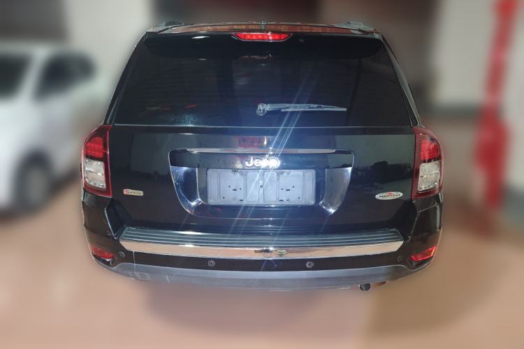 Used Jeep Compass 2014 2.4L Four-Wheel Drive Serpentine Collection Edition Rear