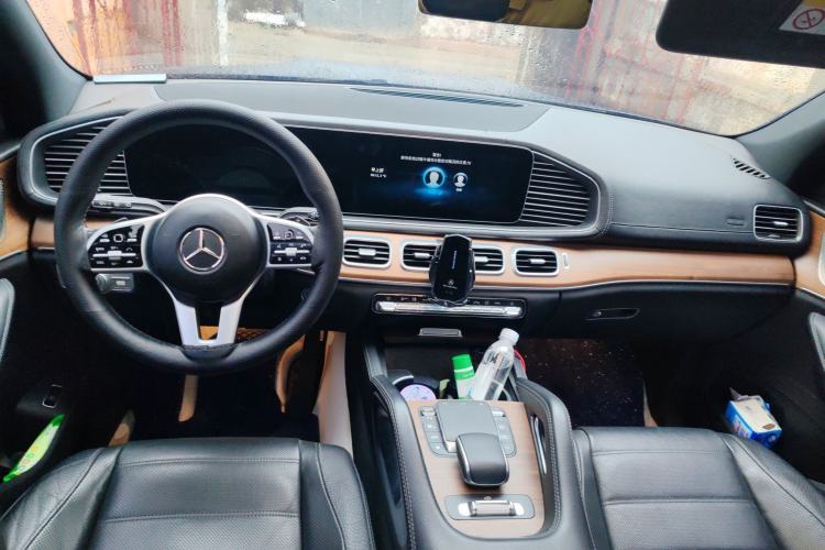 Used Mercedes-Benz GLS  Center Console