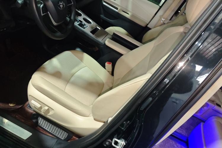 Used Toyota Granvia 2023 2.5L Hybrid Prestige PLUS Edition