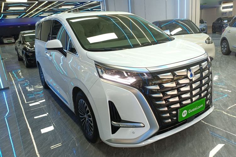 Used Denza D9 2022 DM-i 1040 Prestige Model