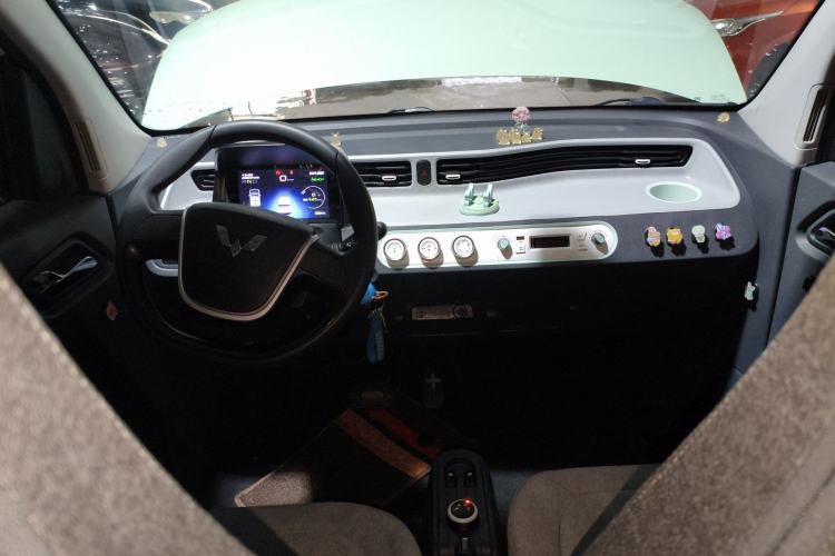 Used Wuling Hongguang MINIEV 2022 Macaron Premium Model – Lithium Iron Phosphate Center Console