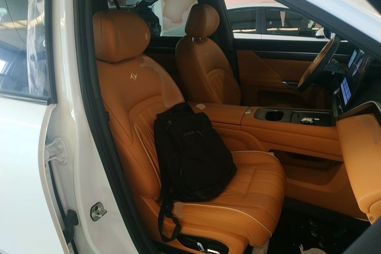 Used Dongfeng eπ eπ008 2025 210 Ultra Range-Extended Version 5 Seats Right Front Seat