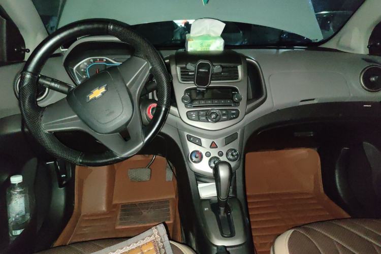 Used Chevrolet Aveo Sonic 2014 Sedan 1.4SL AT Stylish Sunroof Edition
