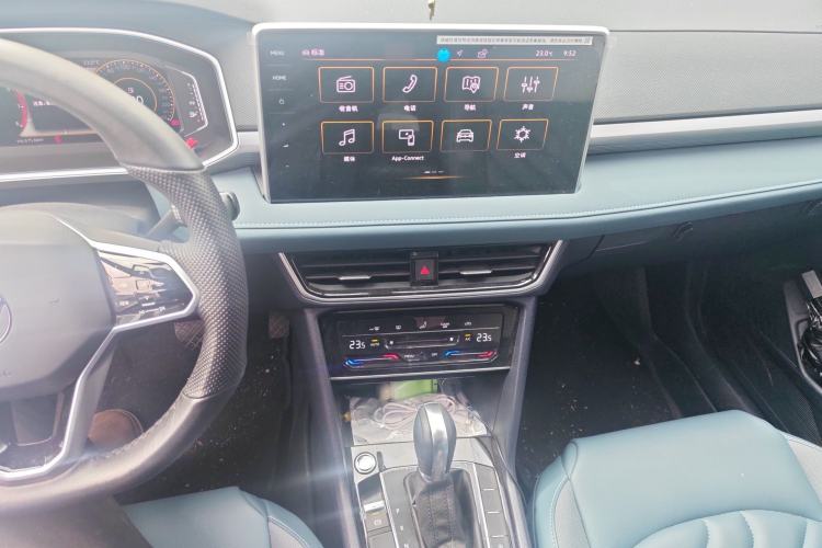 Used Volkswagen Tharu 2024 300TSI Two-Wheel-Drive Full Moon Edition Audio And AC Panel