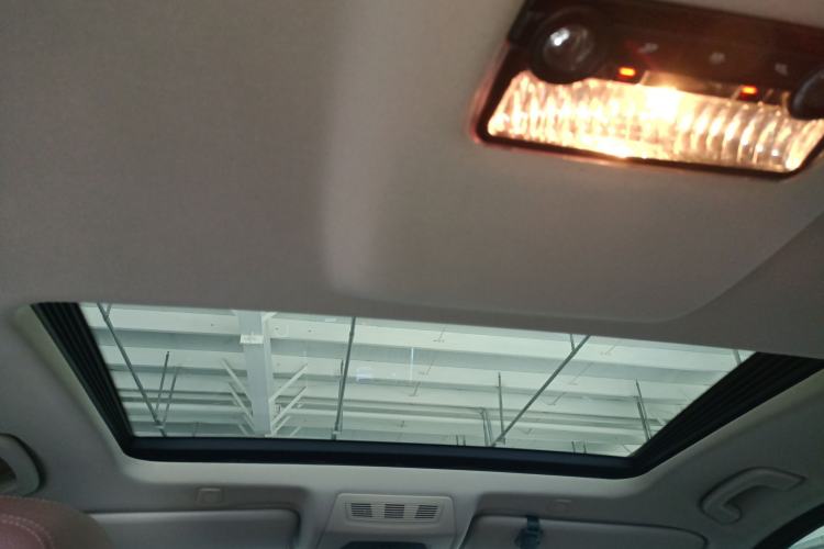 Used BMW 5 Series 2014 525Li Leading Model
