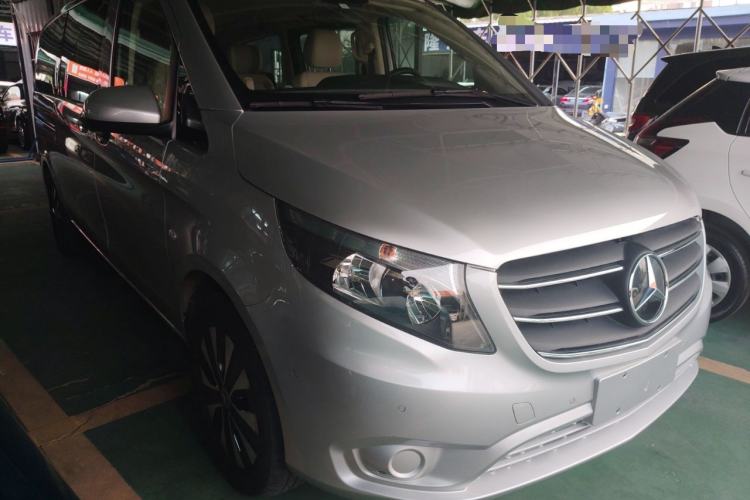 Used Mercedes-Benz Vito 2023 2.0T Business Version 7 Seats Front Right 45 Deg