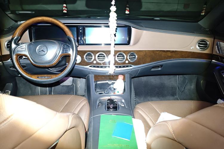 Used Mercedes-Benz Maybach S-Class 2015 S 400 4MATIC Center Console