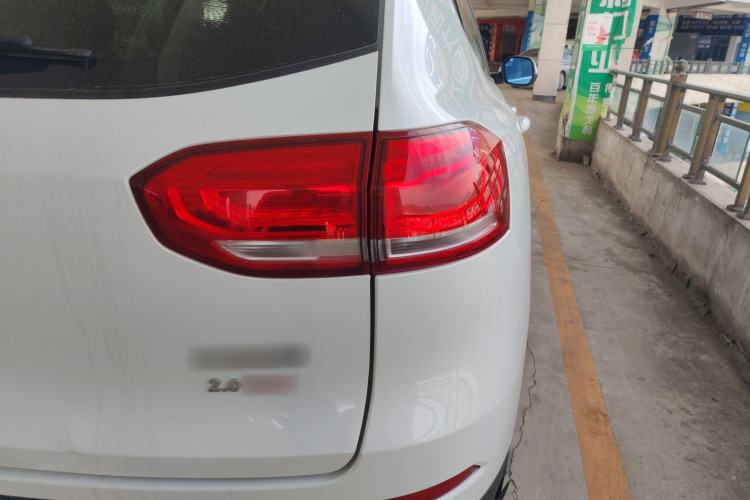 Used Haval H6 2017 Red Label 2.0T Automatic Two-Wheel Drive ZhiShang Model Exterior 3