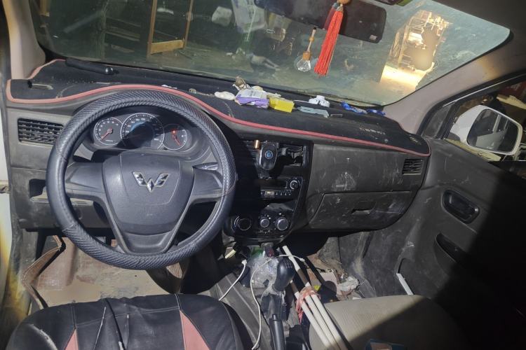 Used Wuling Rongguang V 2015 1.2L Standard Version Center Console