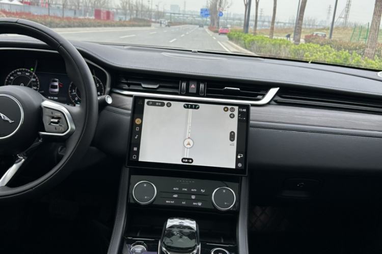 Used Jaguar XFL 2023 XFL 2.0T P200 Two-Wheel-Drive Elite Luxury Edition Interior 4