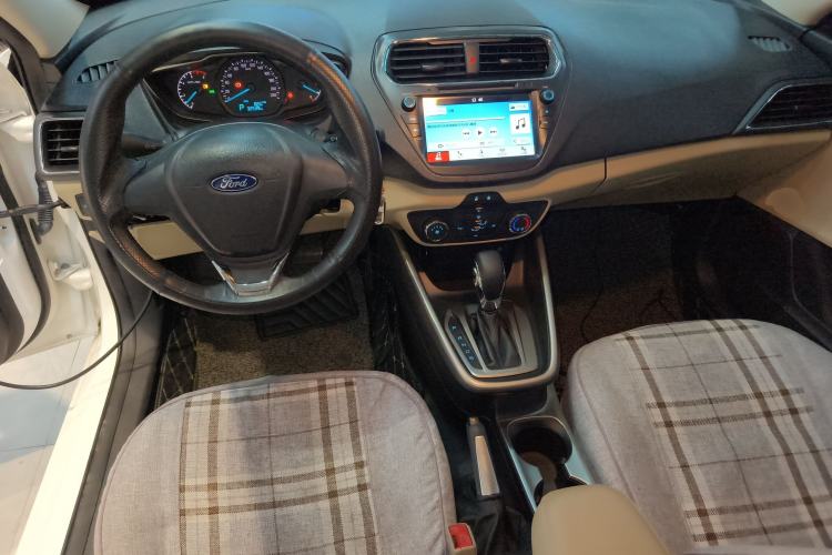 Used Ford Escort 2017 Revised Version 1.5L Automatic Comfort Edition Center Console