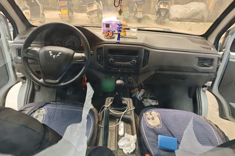 Used Wuling Rongguang New Truck 2019 1.8L Single-Row China VI LJ479Q6 Center Console