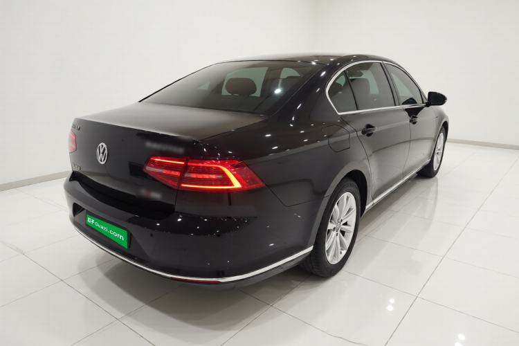 Used Volkswagen Magotan 2018 330TSI DSG Advanced Model Rear Right 45 Deg