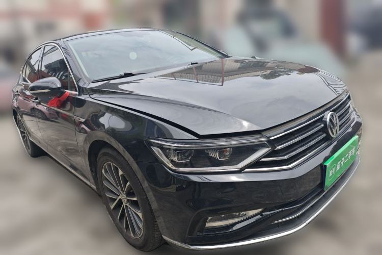 Used Volkswagen Magotan 2020 330TSI DSG Luxury Edition Front Right 45 Deg