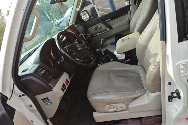 Used Mitsubishi Pajero 
