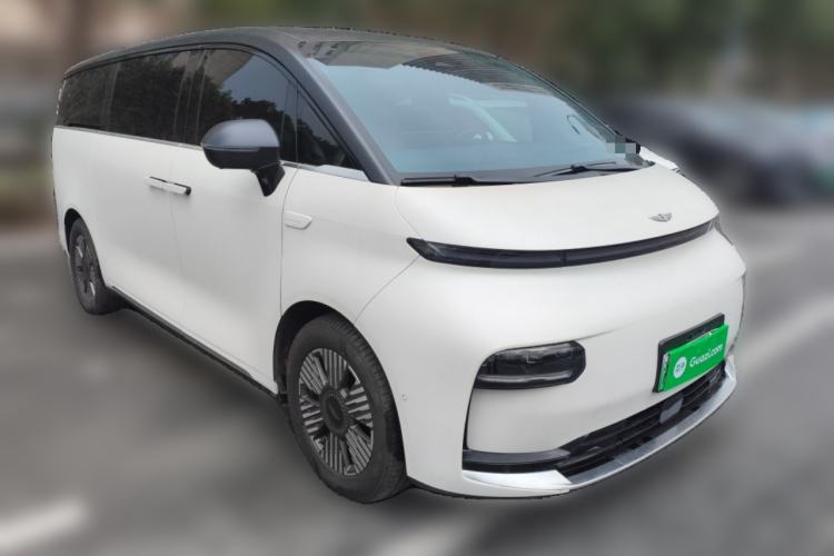 Used Geely Galaxy LEVC L380 2024 140-Degree 6-Seater All-Wheel-Drive Ultra