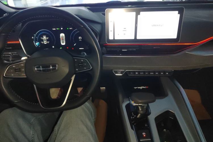 Used Geely Auto Preface 2023 2.0TD "Only This Verdant Green" Edition Center Console