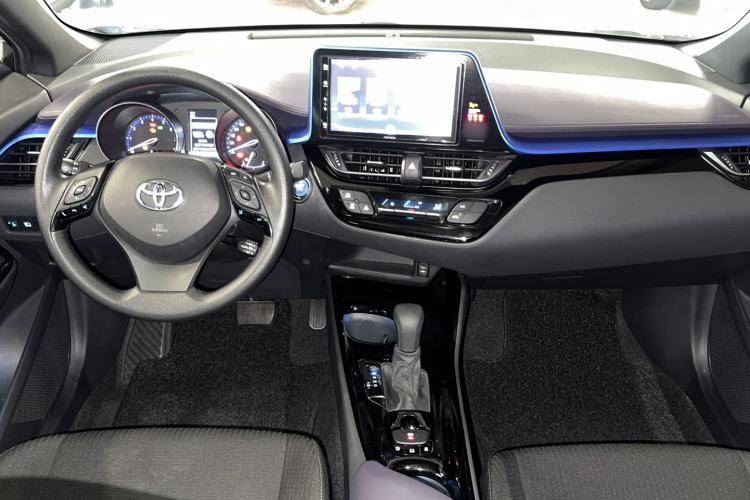 Used Toyota IZOA 2020 2.0L Enjoy Edition Interior 3