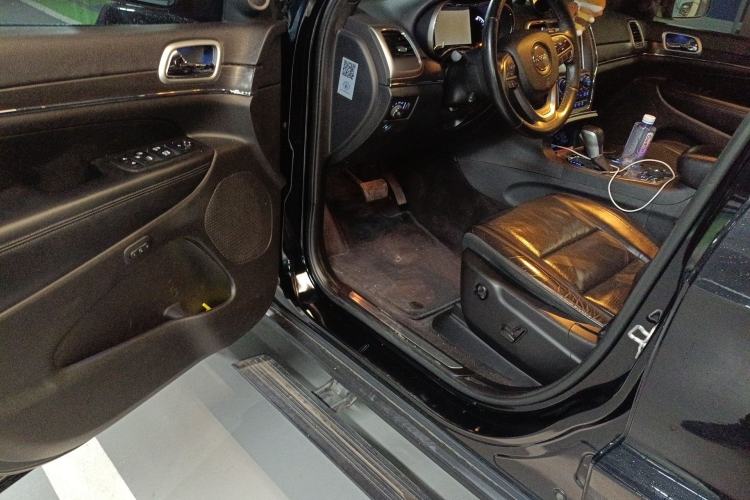 Used Jeep Grand Cherokee 2017 3.0L Elite Navigation Edition Driver Seat