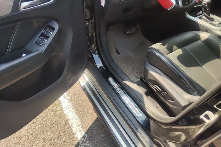 Used Roewe RX5 2016 20T Two-Wheel Drive Automatic Internet Smart Edition
