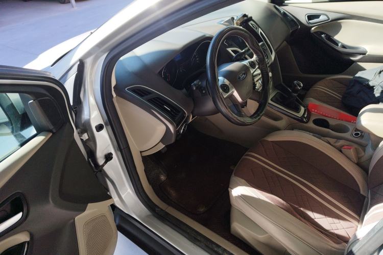 Used Ford Focus 2012 Sedan 1.6L Manual Fashion Edition

