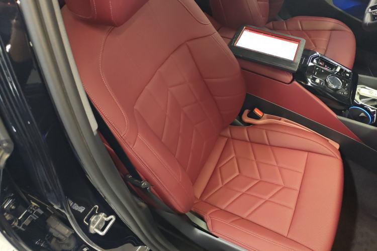 Used BMW 5 Series 2024 525Li M Sport Package Right Front Seat