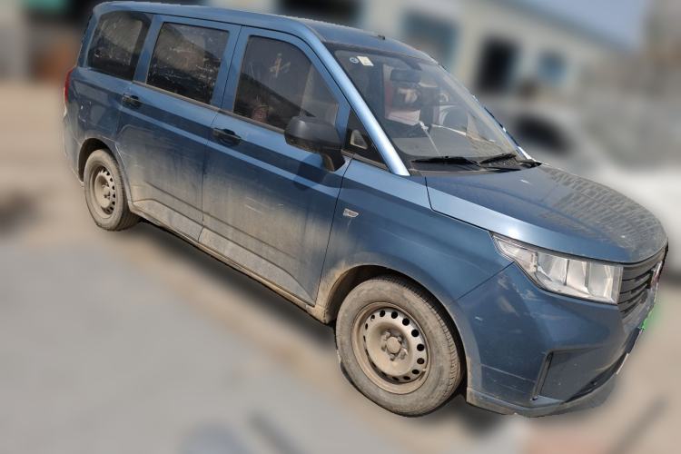 Used Wuling Hongguang PLUS 2020 1.5L Manual Standard Edition 5 Seats Front Right 45 Deg