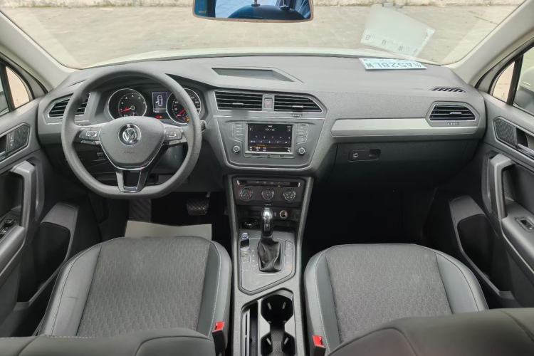 Used Volkswagen Tiguan L 2017 330TSI Automatic Two-Wheel Drive Luxury Edition Interior 8