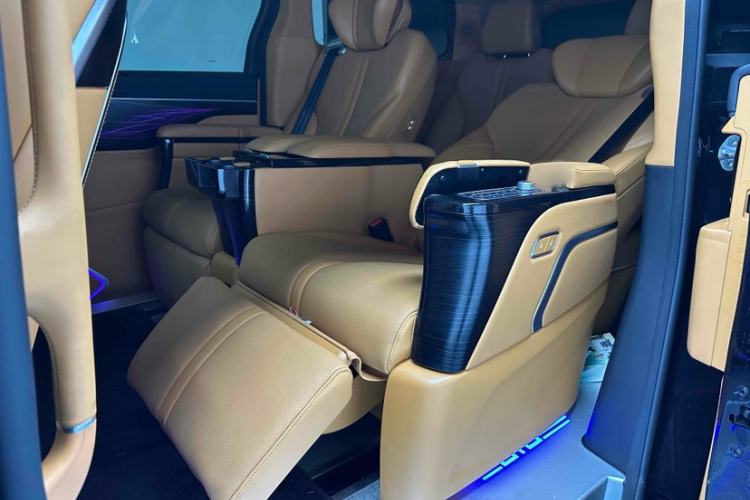 Used Wey Gaoshan 2023 Four-Wheel-Drive Executive Extended Version Interior 5