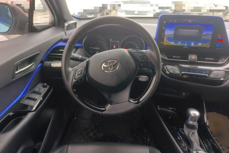 Used Toyota IZOA 2018 2.0L Yixuan Sunroof Version China VI Standard Steering Wheel