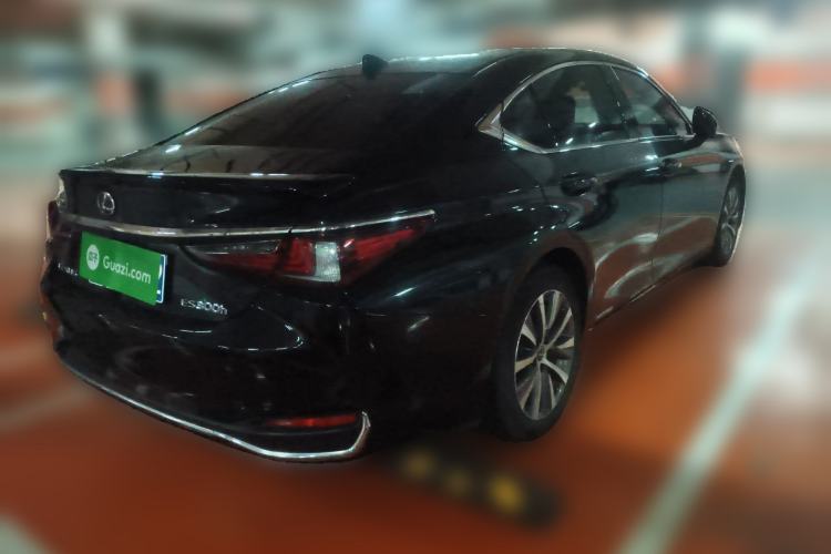 Used Lexus ES 2020 300h Premier Edition