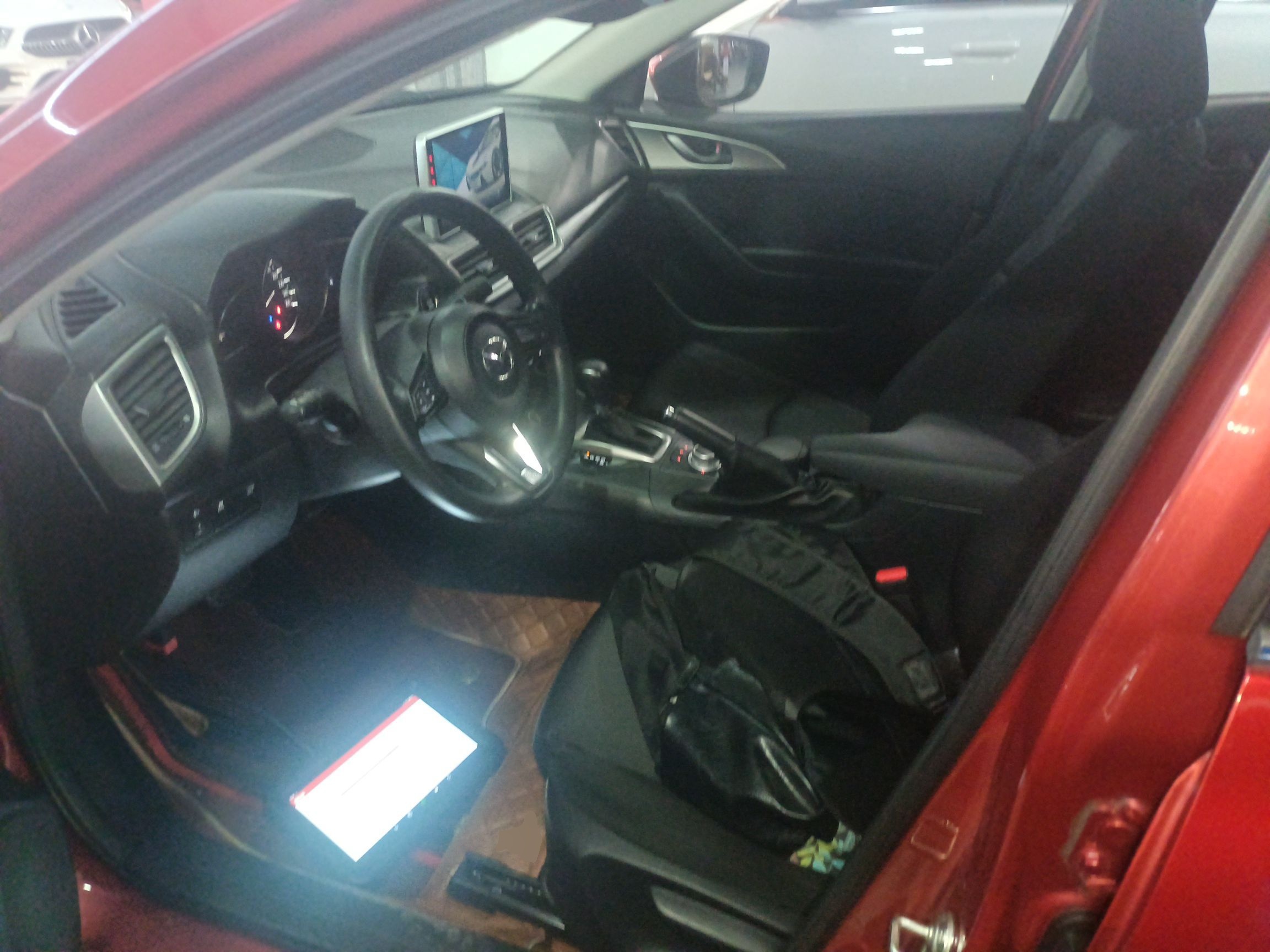 المقاعد الأمامية داخل السيارة