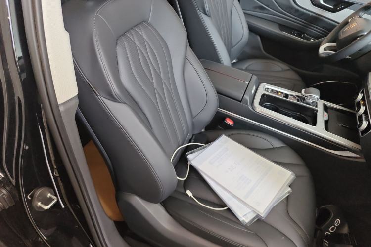 Used Hongqi HS5 2025 2.0T Two-Wheel Drive 600 000-Vehicle Commemorative Edition Right Front Seat