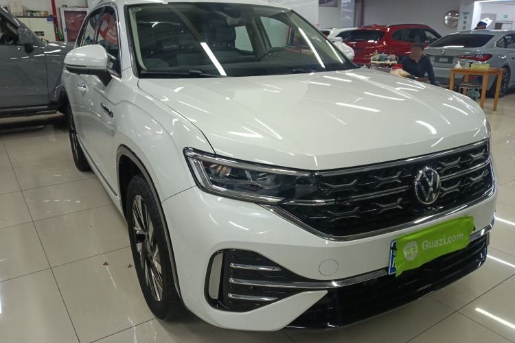 Used Volkswagen Tayron 2023 Revised Version 380TSI All-Wheel Drive R-Line High-Energy Edition Front Right 45 Deg