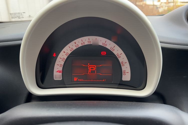 Used smart forfour 2018 1.0L 52 kW Dynamic Edition Instrument Cluster